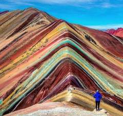 حقيقة الجبال الملونة
